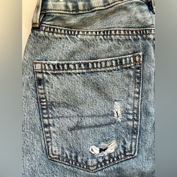 American Eagle Mom Straight Jean Distressed Light Blue Jeans Women’s Size 4 - Picture 14 of 15